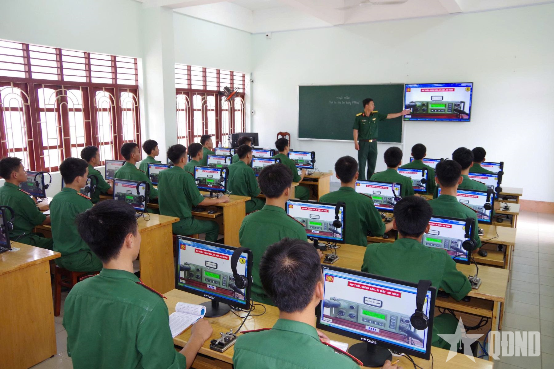 Trường Sĩ quan Thông tin đẩy mạnh chuyển đổi số, xây dựng 